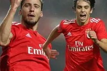 Kaiyun Sports-本菲卡关键时刻战术微调，志在欧联名次提升，气氛紧张，赛程密集仍需轮换(本菲卡阵容2024主力阵型图表最新版)