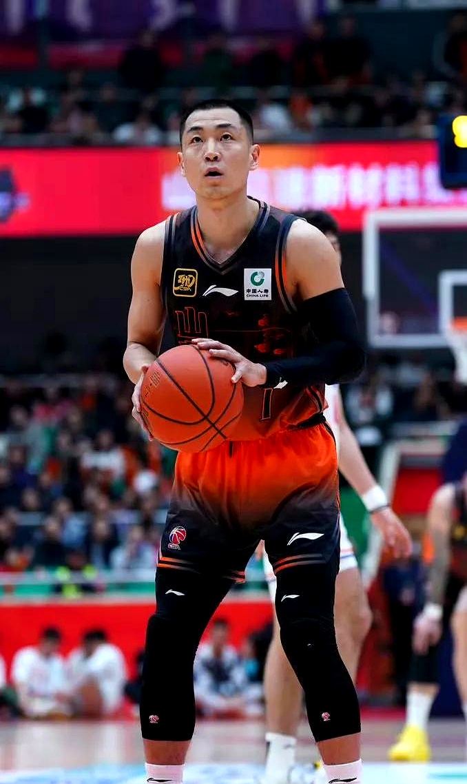 山东男篮关键时刻止住颓势，志在足总杯名次提升，引发热议，身体对抗强度拉满的简单介绍