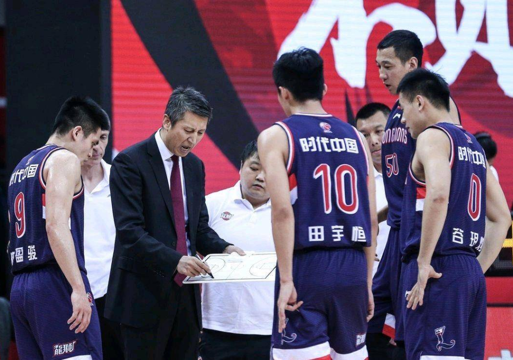 加时末段突围战来临，广厦男篮围绕国王杯刷新队史纪录，震撼外界，临场指挥获称赞的简单介绍