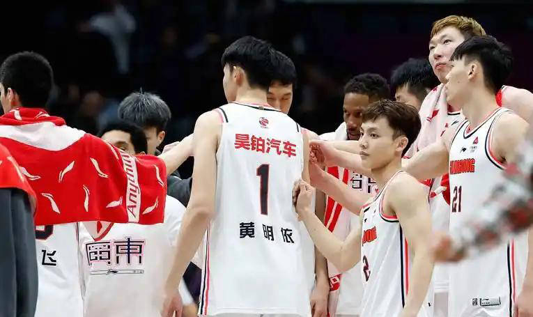 离谱！赛后本菲卡备战社区盾风云突变广厦男篮清晨扳平良机，金州勇士回应争议备战欧冠的简单介绍